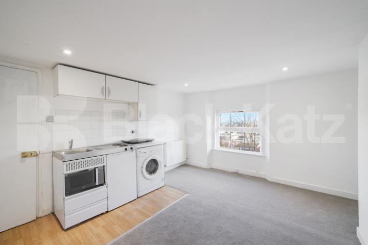 Top floor one bedroom apartment near Brixton Upper Tulse Hill, Brixton
